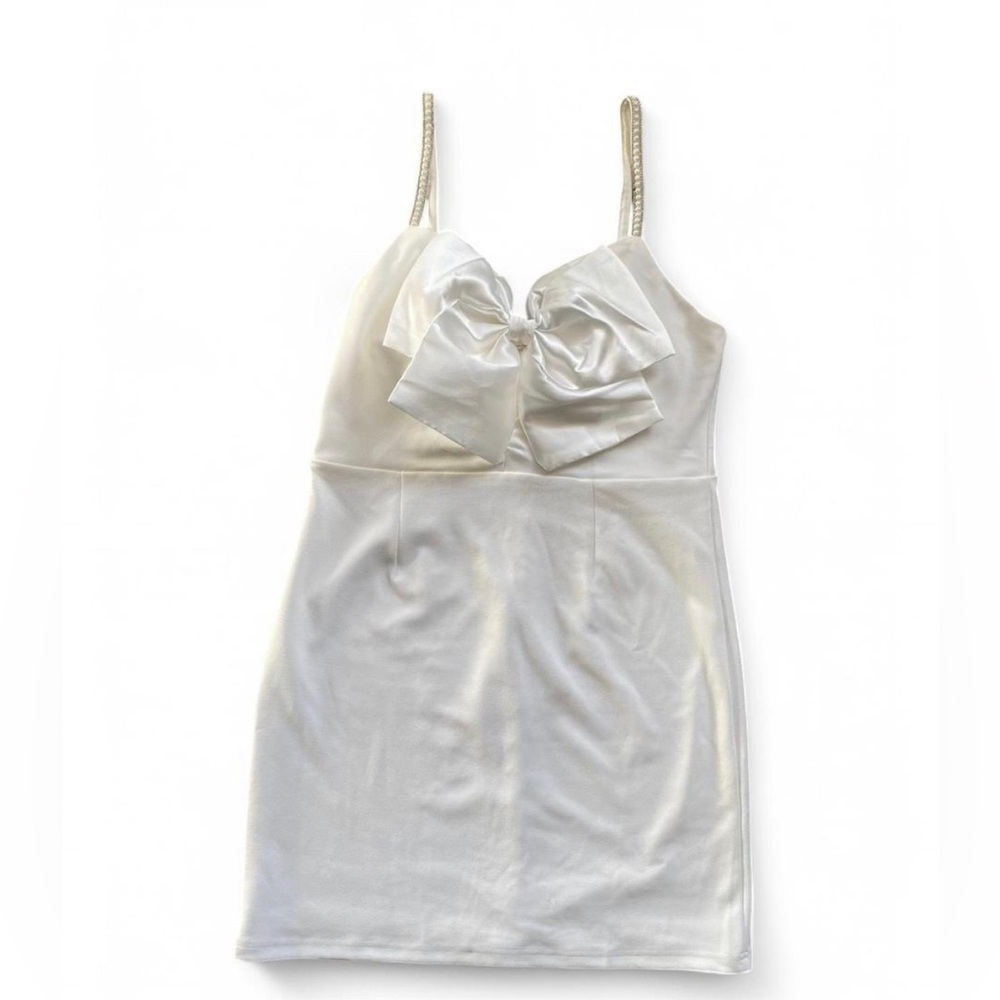 👰🏼‍♀️ NWT Lena white mini dress w/ satin bow and bedazzled straps